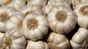 The Morning Ritual: Garlic on an Empty Stomach and Its Surprising Benefits