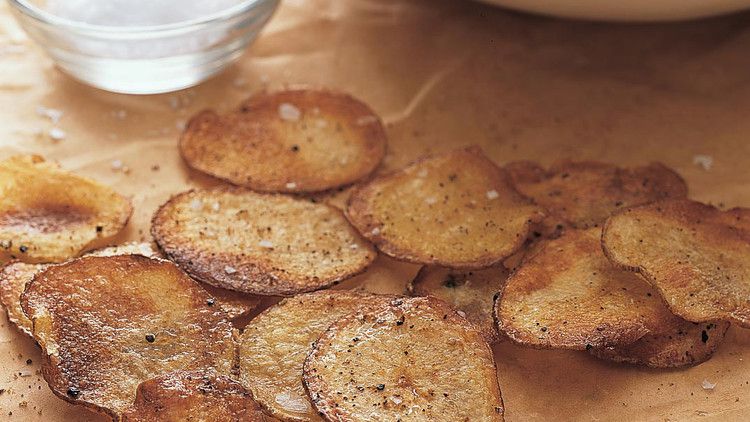 Super Crispy, Perfectly Garlic Potato Chips: A Baked Delight!