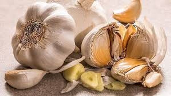 The Secret to Keeping Garlic Fresh