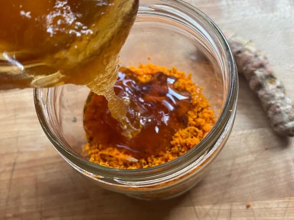 Turmeric and Honey: A Match Made in Wellness Heaven