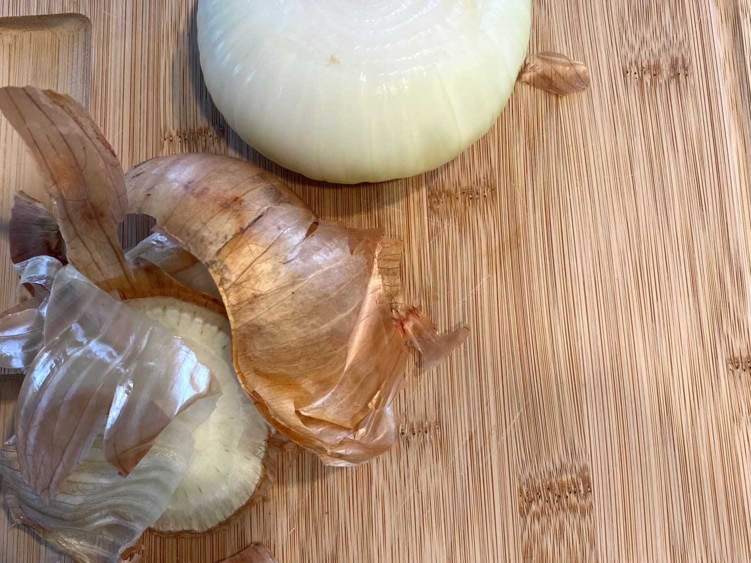 Unlocking the Secret: Say Goodbye to Gray Hair with Grandma’s Onion Recipe