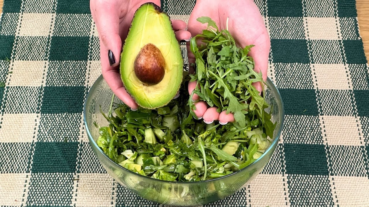 The Green Delight: A Quick Avocado and Arugula Salad Recipe