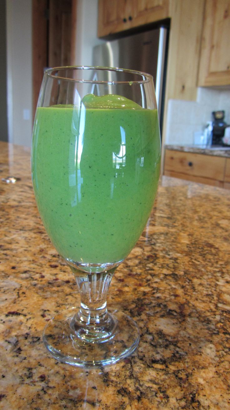 Simple Green Juice Recipe: Detoxing and Cell Rejuvenating