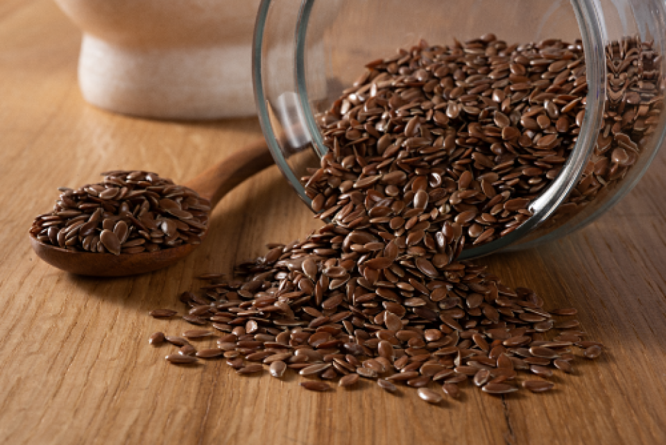 Unlocking the Benefits of Flaxseeds: Tips for Weight Loss, Skin, and Hair Health