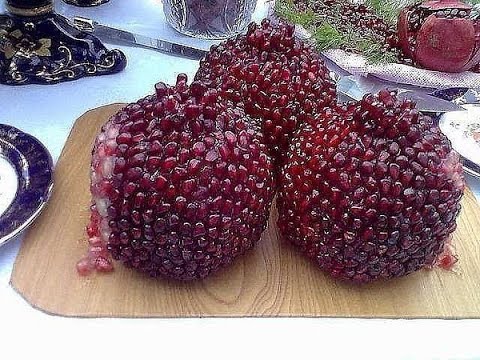 The Quick and Easy Guide to Peeling a Pomegranate