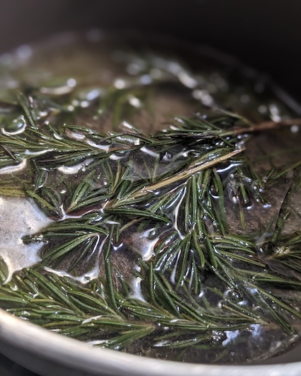 A Simple Yet Effective Natural Remedy for Varicose Veins and Poor Circulation: Boiling Rosemary